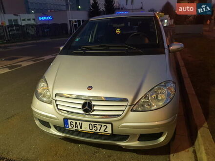 Мерседес А 180 2006 у Виноградове на Automoto.ua Сірий Мерседес А 180, об'ємом двигуна 1.92 л та пробігом 229 тис. км за 5200 $, фото 1 на Automoto.ua