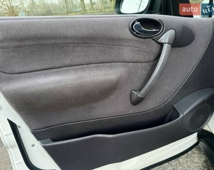 Белый Мерседес А класс, объемом двигателя 1.4 л и пробегом 180 тыс. км за 4250 $, фото 7 на Automoto.ua