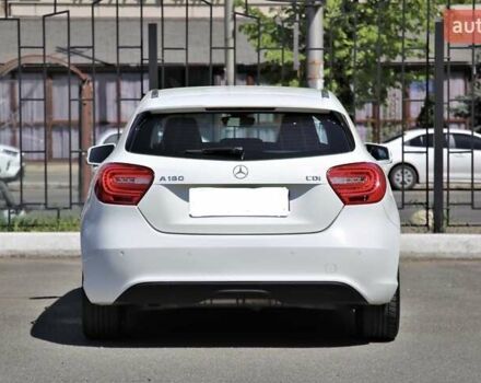 Мерседес А класс 2013 в Киеве на Automoto.ua Белый Мерседес А класс, объемом двигателя 1.8 л и пробегом 82 тыс. км за 17000 $, фото 5 на Automoto.ua