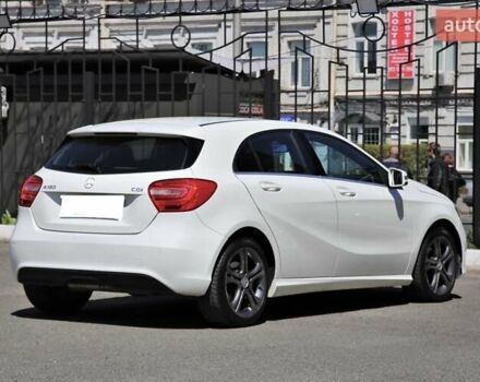 Мерседес А класс 2013 в Киеве на Automoto.ua Белый Мерседес А класс, объемом двигателя 1.8 л и пробегом 82 тыс. км за 17000 $, фото 6 на Automoto.ua