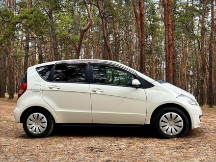 Мерседес А класс 2011 в Новомосковске на Automoto.ua Белый Мерседес А класс, объемом двигателя 1.7 л и пробегом 69 тыс. км за 8100 $, фото 1 на Automoto.ua