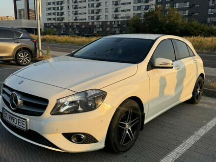 Мерседес А класс 2013 в Львове на Automoto.ua Белый Мерседес А класс, объемом двигателя 1.8 л и пробегом 80 тыс. км за 14000 $, фото 1 на Automoto.ua