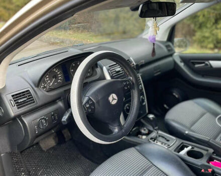 Бежевый Мерседес А класс, объемом двигателя 2 л и пробегом 300 тыс. км за 5800 $, фото 7 на Automoto.ua