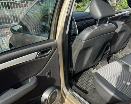 Мерседес А класс 2005 в Мукачеве на Automoto.ua Бежевый Мерседес А класс, объемом двигателя 1.99 л и пробегом 252 тыс. км за 4850 $, фото 11 на Automoto.ua