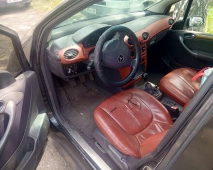 Мерседес А класс 1997 в Сахновщине на Automoto.ua Черный Мерседес А класс, объемом двигателя 1.6 л и пробегом 200 тыс. км за 2000 $, фото 3 на Automoto.ua