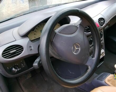 Черный Мерседес А класс, объемом двигателя 1.7 л и пробегом 255 тыс. км за 1600 $, фото 4 на Automoto.ua