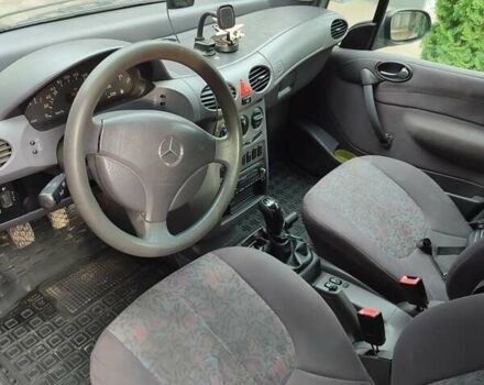 Чорний Мерседес А клас, об'ємом двигуна 1.37 л та пробігом 262 тис. км за 2500 $, фото 4 на Automoto.ua