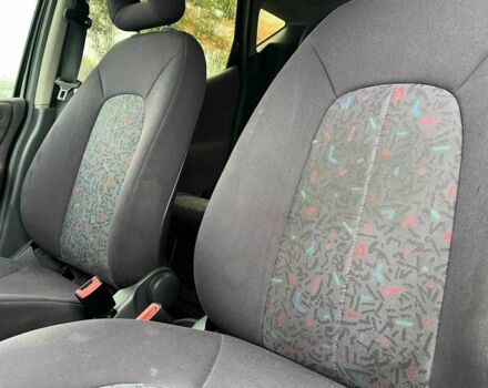 Черный Мерседес А класс, объемом двигателя 1.7 л и пробегом 289 тыс. км за 3999 $, фото 9 на Automoto.ua