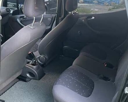 Черный Мерседес А класс, объемом двигателя 1.6 л и пробегом 180 тыс. км за 4500 $, фото 3 на Automoto.ua