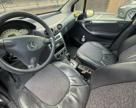 Мерседес А класс 2003 в Киеве на Automoto.ua Черный Мерседес А класс, объемом двигателя 1.6 л и пробегом 255 тыс. км за 4400 $, фото 4 на Automoto.ua