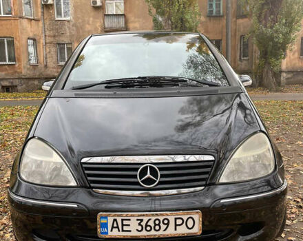 Черный Мерседес А класс, объемом двигателя 1.4 л и пробегом 300 тыс. км за 3950 $, фото 2 на Automoto.ua
