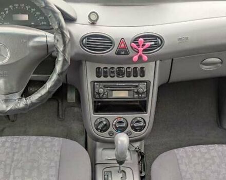 Черный Мерседес А класс, объемом двигателя 1.6 л и пробегом 324 тыс. км за 3900 $, фото 12 на Automoto.ua