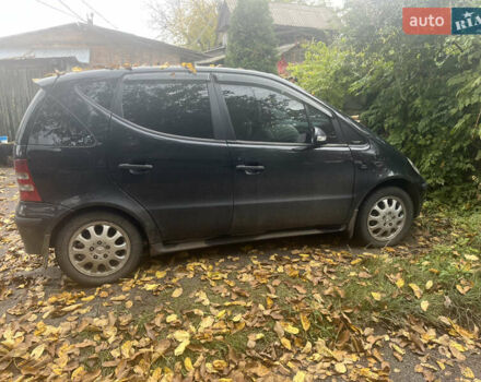 Черный Мерседес А класс, объемом двигателя 1.7 л и пробегом 300 тыс. км за 3900 $, фото 1 на Automoto.ua