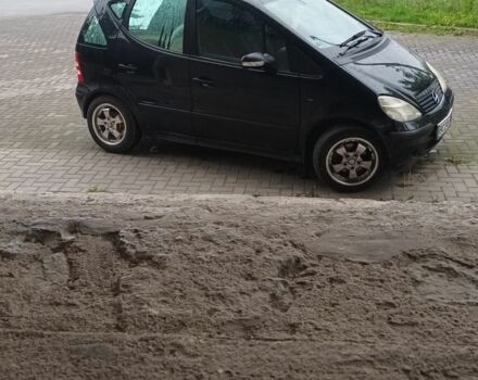 Черный Мерседес А класс, объемом двигателя 1.6 л и пробегом 239 тыс. км за 3800 $, фото 1 на Automoto.ua