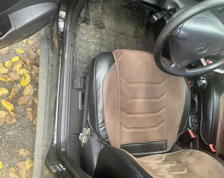 Черный Мерседес А класс, объемом двигателя 1.7 л и пробегом 300 тыс. км за 3900 $, фото 5 на Automoto.ua