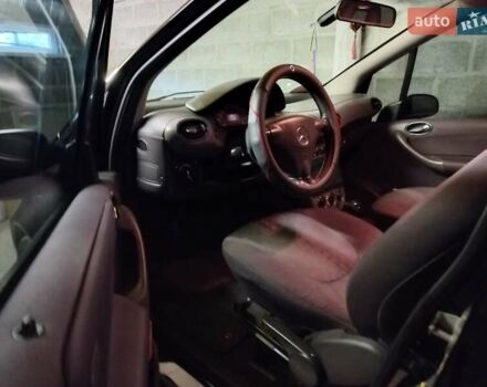 Черный Мерседес А класс, объемом двигателя 1.7 л и пробегом 250 тыс. км за 4774 $, фото 5 на Automoto.ua