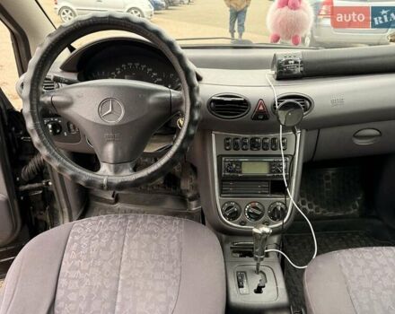 Черный Мерседес А класс, объемом двигателя 1.69 л и пробегом 250 тыс. км за 4800 $, фото 15 на Automoto.ua