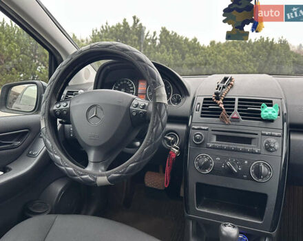 Черный Мерседес А класс, объемом двигателя 1.7 л и пробегом 262 тыс. км за 6800 $, фото 18 на Automoto.ua