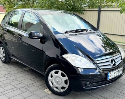 Чорний Мерседес А клас, об'ємом двигуна 2 л та пробігом 180 тис. км за 6500 $, фото 2 на Automoto.ua