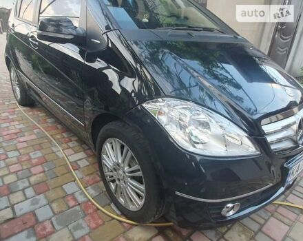 Черный Мерседес А класс, объемом двигателя 1.99 л и пробегом 265 тыс. км за 7700 $, фото 4 на Automoto.ua