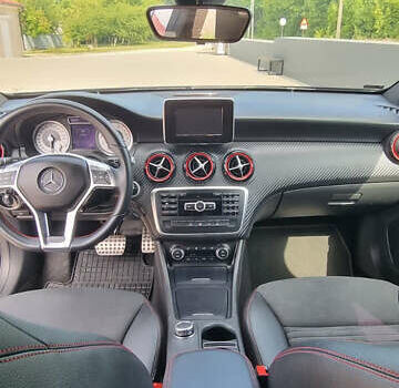 Мерседес А класс 2013 в Киеве на Automoto.ua Черный Мерседес А класс, объемом двигателя 1.99 л и пробегом 92 тыс. км за 17500 $, фото 12 на Automoto.ua