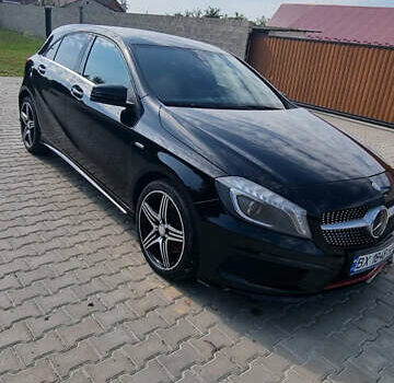 Мерседес А класс 2013 в Киеве на Automoto.ua Черный Мерседес А класс, объемом двигателя 1.99 л и пробегом 92 тыс. км за 17500 $, фото 4 на Automoto.ua