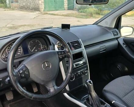 Чорний Мерседес А клас, об'ємом двигуна 2 л та пробігом 251 тис. км за 5200 $, фото 6 на Automoto.ua