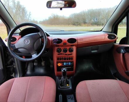 Черный Мерседес А класс, объемом двигателя 1.7 л и пробегом 197 тыс. км за 2200 $, фото 7 на Automoto.ua