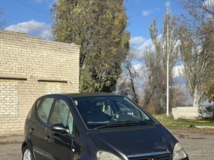 Черный Мерседес А класс, объемом двигателя 1.6 л и пробегом 250 тыс. км за 1350 $, фото 1 на Automoto.ua