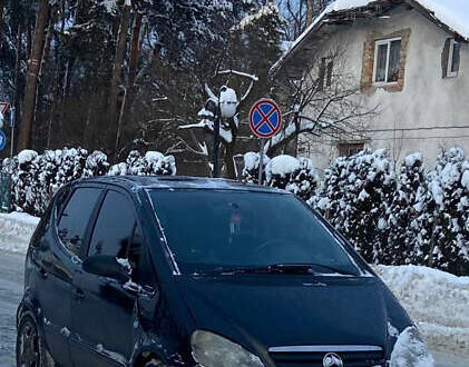 Черный Мерседес А класс, объемом двигателя 1.6 л и пробегом 243 тыс. км за 2550 $, фото 1 на Automoto.ua