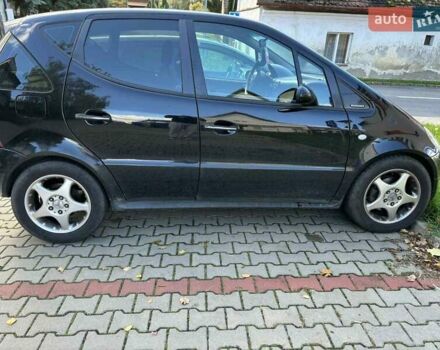 Черный Мерседес А класс, объемом двигателя 1.9 л и пробегом 290 тыс. км за 3200 $, фото 1 на Automoto.ua