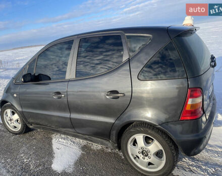 Черный Мерседес А класс, объемом двигателя 1.6 л и пробегом 300 тыс. км за 3500 $, фото 1 на Automoto.ua