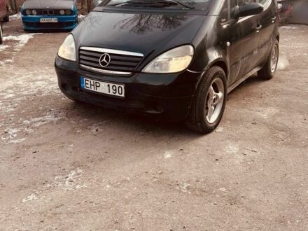 Черный Мерседес А класс, объемом двигателя 1.9 л и пробегом 200 тыс. км за 1300 $, фото 1 на Automoto.ua