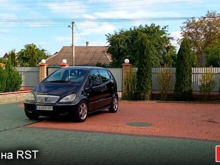 Черный Мерседес А класс, объемом двигателя 1.7 л и пробегом 294 тыс. км за 4200 $, фото 1 на Automoto.ua