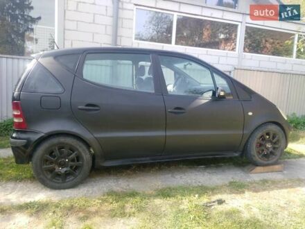 Мерседес А класс 2004 в Киеве на Automoto.ua Черный Мерседес А класс, объемом двигателя 1.69 л и пробегом 300 тыс. км за 3350 $, фото 1 на Automoto.ua
