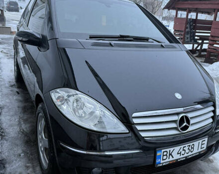 Черный Мерседес А класс, объемом двигателя 1.7 л и пробегом 200 тыс. км за 5700 $, фото 1 на Automoto.ua