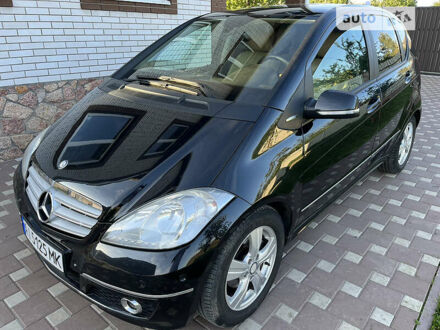 Мерседес А клас 2010 у Києві на Automoto.ua Чорний Мерседес А клас, об'ємом двигуна 2.01 л та пробігом 250 тис. км за 6450 $, фото 1 на Automoto.ua