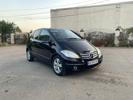 Мерседес А класс 2010 в Кривом Роге на Automoto.ua Черный Мерседес А класс, объемом двигателя 2 л и пробегом 280 тыс. км за 5500 $, фото 1 на Automoto.ua