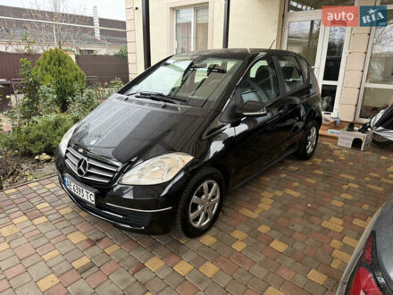 Черный Мерседес А класс, объемом двигателя 1.7 л и пробегом 98 тыс. км за 5600 $, фото 1 на Automoto.ua