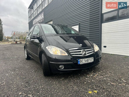 Мерседес А класс 2010 в Киеве на Automoto.ua Черный Мерседес А класс, объемом двигателя 2 л и пробегом 227 тыс. км за 6200 $, фото 1 на Automoto.ua