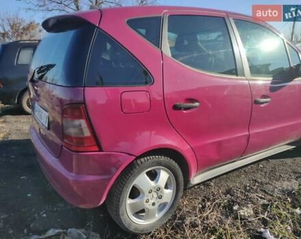 Фиолетовый Мерседес А класс, объемом двигателя 1.6 л и пробегом 175 тыс. км за 3000 $, фото 4 на Automoto.ua