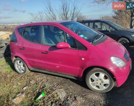 Фиолетовый Мерседес А класс, объемом двигателя 1.6 л и пробегом 175 тыс. км за 3000 $, фото 1 на Automoto.ua