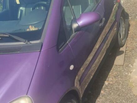Фиолетовый Мерседес А класс, объемом двигателя 1.9 л и пробегом 290 тыс. км за 3000 $, фото 1 на Automoto.ua