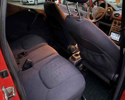 Красный Мерседес А класс, объемом двигателя 1.6 л и пробегом 268 тыс. км за 2999 $, фото 25 на Automoto.ua