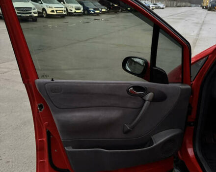 Красный Мерседес А класс, объемом двигателя 1.6 л и пробегом 268 тыс. км за 2999 $, фото 14 на Automoto.ua