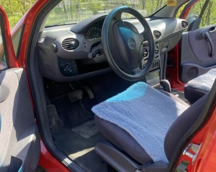 Красный Мерседес А класс, объемом двигателя 1.7 л и пробегом 250 тыс. км за 3500 $, фото 3 на Automoto.ua