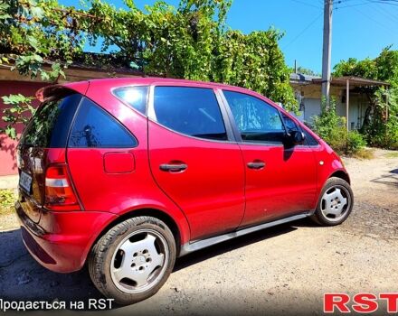 Красный Мерседес А класс, объемом двигателя 1.6 л и пробегом 105 тыс. км за 3500 $, фото 3 на Automoto.ua