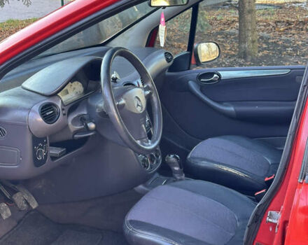 Красный Мерседес А класс, объемом двигателя 1.9 л и пробегом 200 тыс. км за 2250 $, фото 4 на Automoto.ua