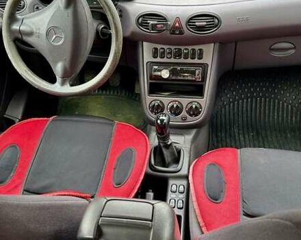 Красный Мерседес А класс, объемом двигателя 1.4 л и пробегом 220 тыс. км за 3800 $, фото 3 на Automoto.ua