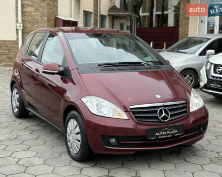Красный Мерседес А класс, объемом двигателя 1.99 л и пробегом 300 тыс. км за 4900 $, фото 3 на Automoto.ua